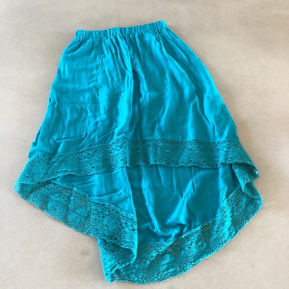 *3 for $20!
NWT High-Low Turquoise Skirt
